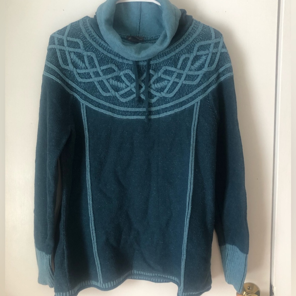 EDDIE BAUER BLUE PULLOVER